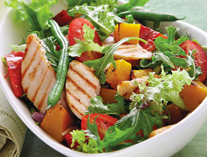 Ensalada de pollo con vegetales