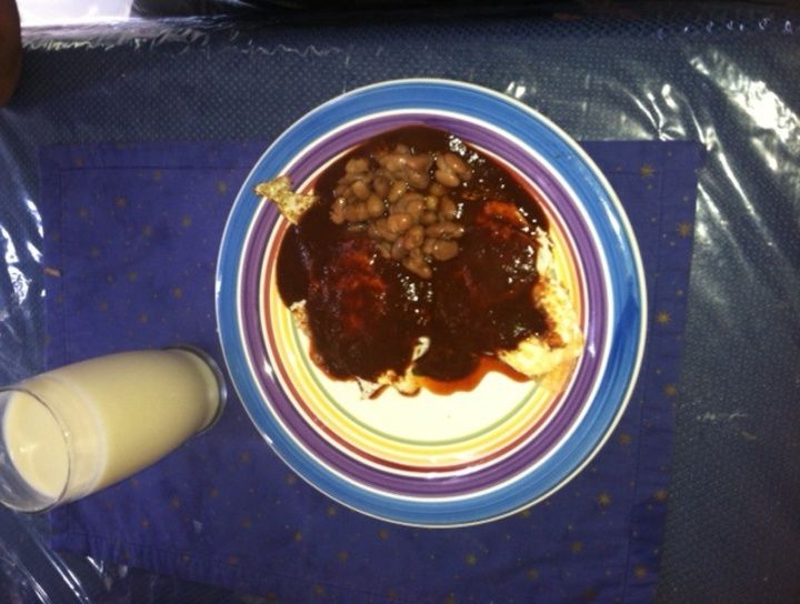 Huevo con chile negro
