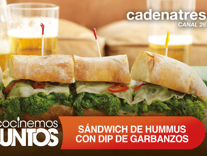 Sándwich de hummus con dip de garbanzos y vegetales