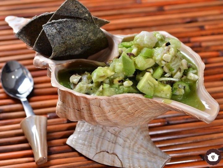 Ceviche de mero, chapulín y maíz