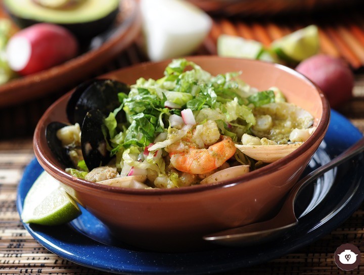 Pozole verde de mariscos