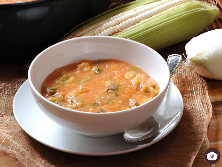Sopa caliente de habas