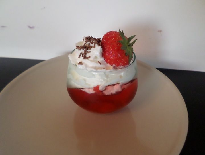 Gelatina con crema dulce