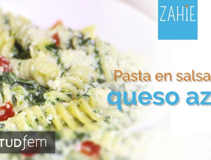 Pasta en salsa de queso azul