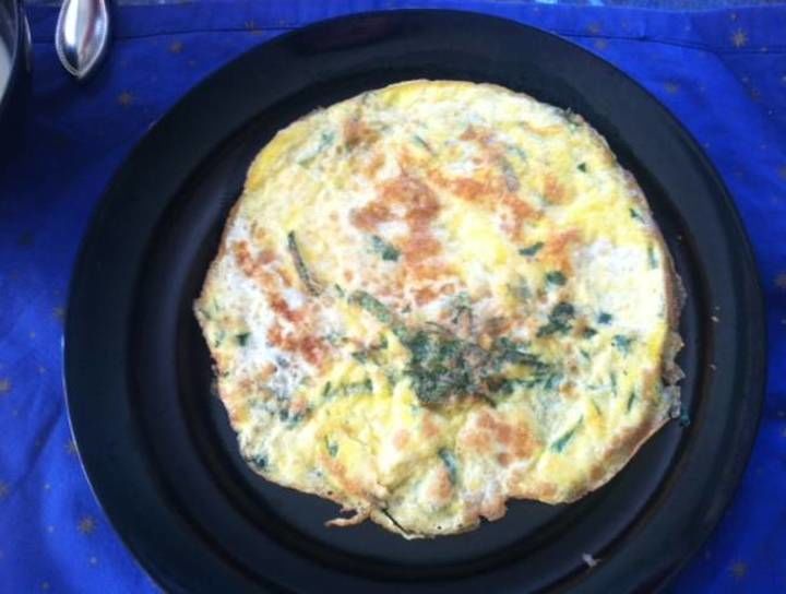 Tortilla de huevo con espinacas y queso