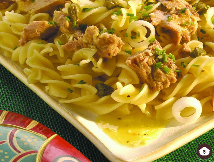 Ensalada de fusilli con atún a la vinagreta