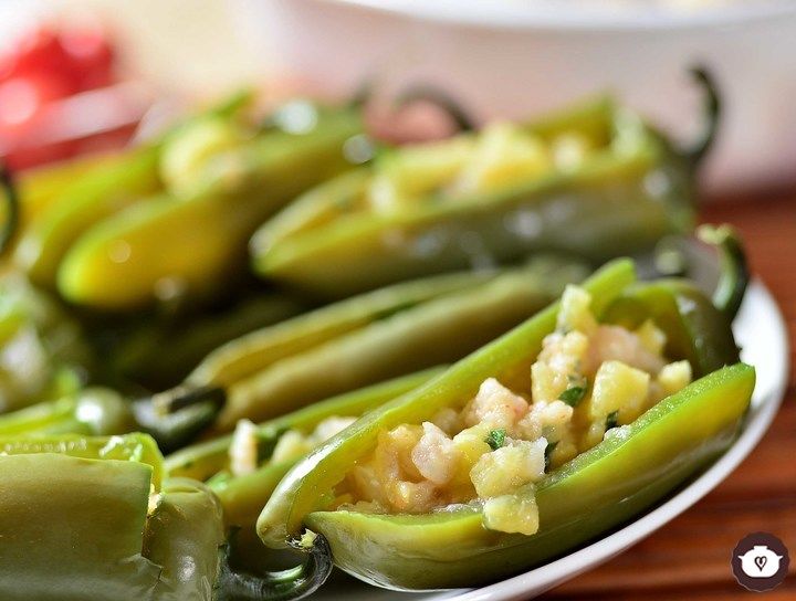 Chiles jalapeños rellenos de camarón con piña