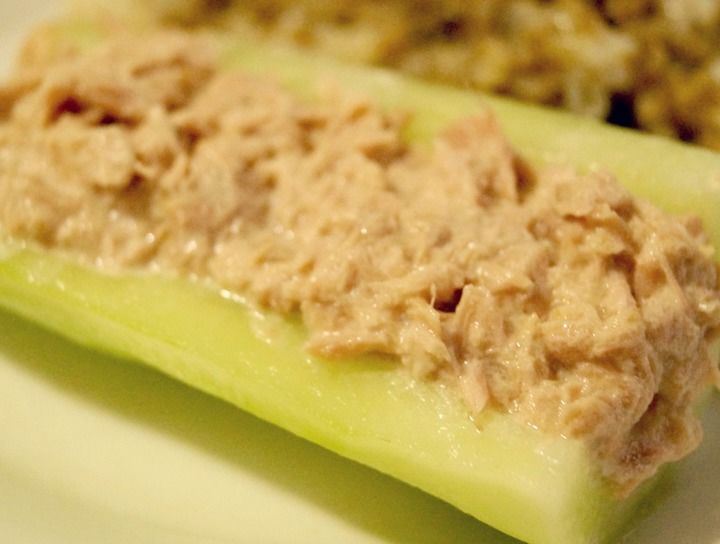 Pepinos rellenos de atún