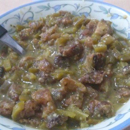 Chicharrón con nopales y salsa