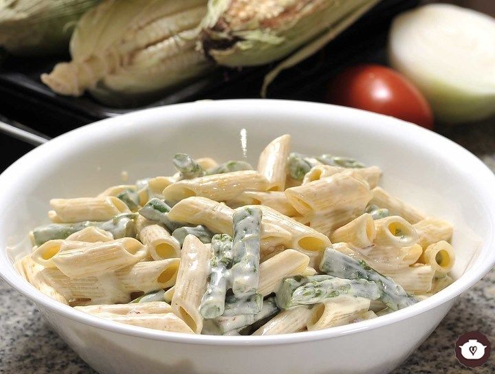 Penne Rigate con espárragos a la crema y chipotle