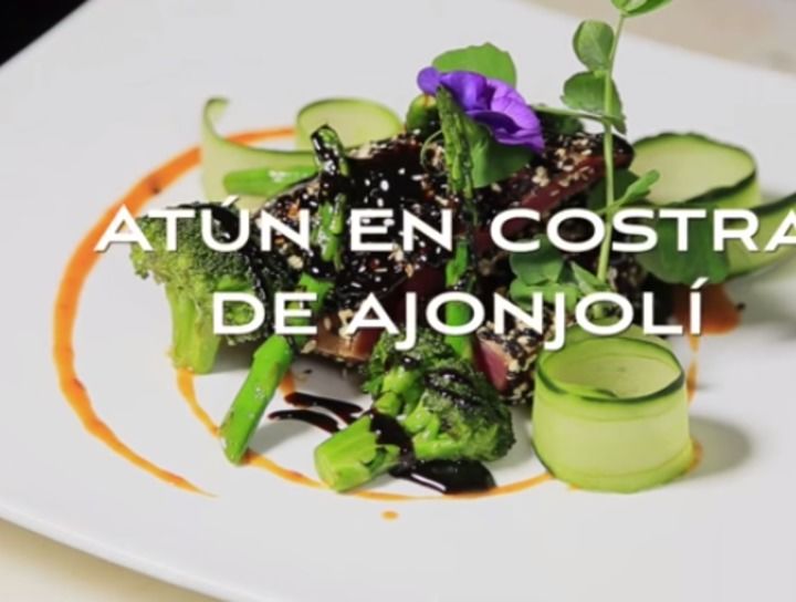 Atún en costra de ajonjolí