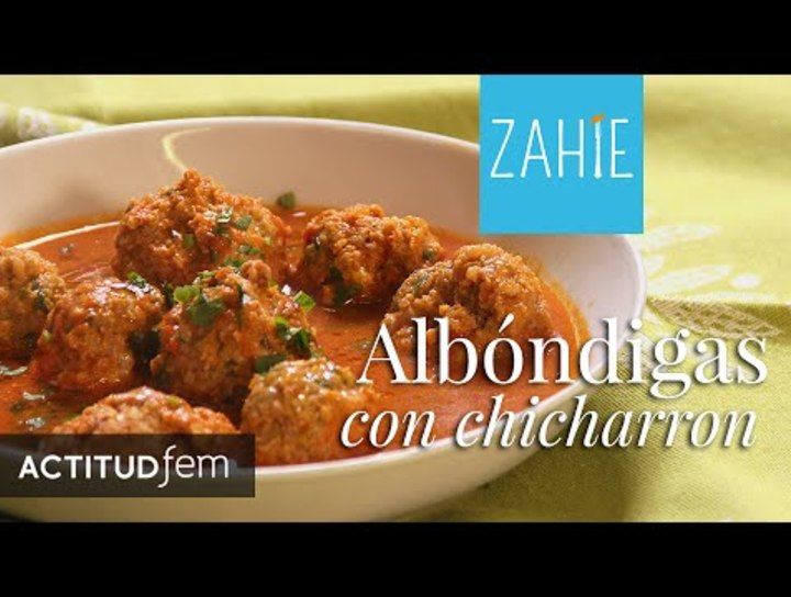 Albóndigas con chicharrón en salsa roja picosita