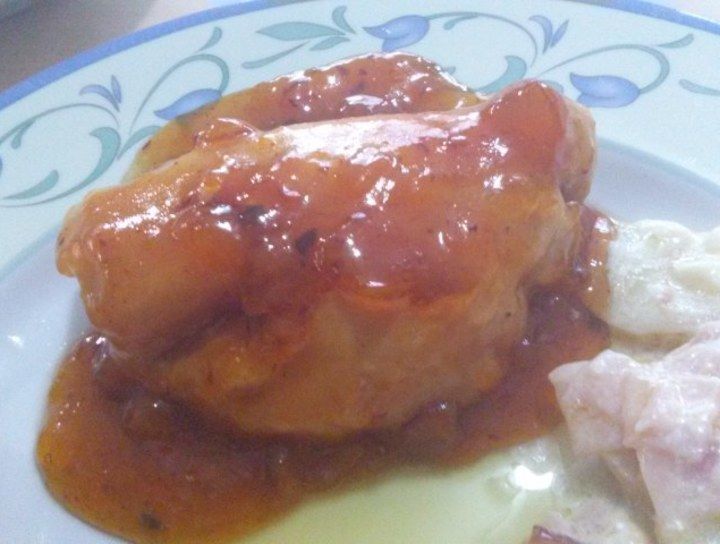 Rollitos con salsa de chabacano y chipotle