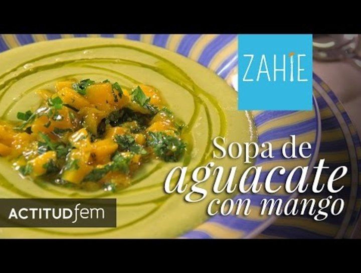 Sopa fría de aguacate con mango