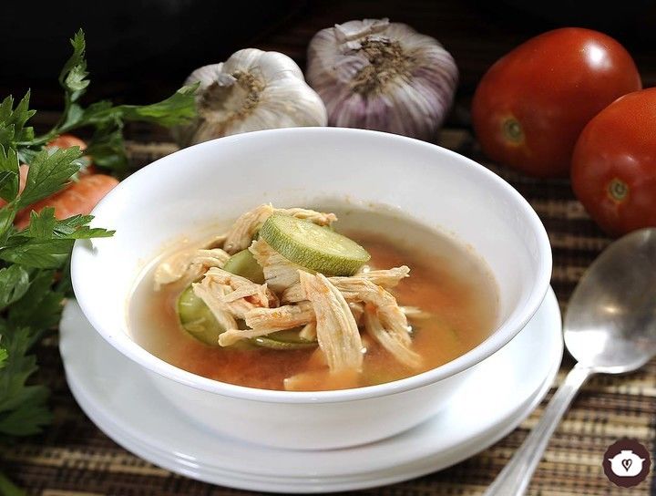 Caldo de pollo con clabacitas