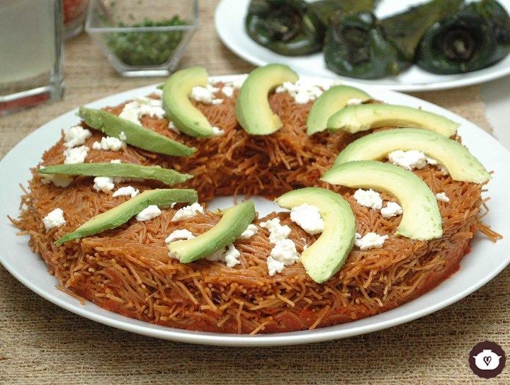 Corona de fideo seco con chipotle