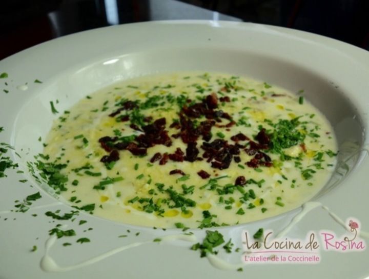 Sopa de papa, queso y tocino