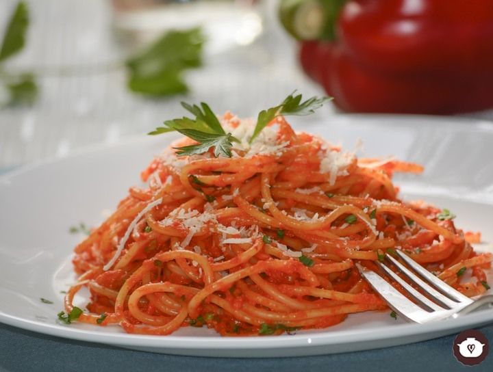 Spaghetti en crema de pimientos