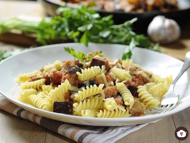 Fusilli en salsa de berenjenas