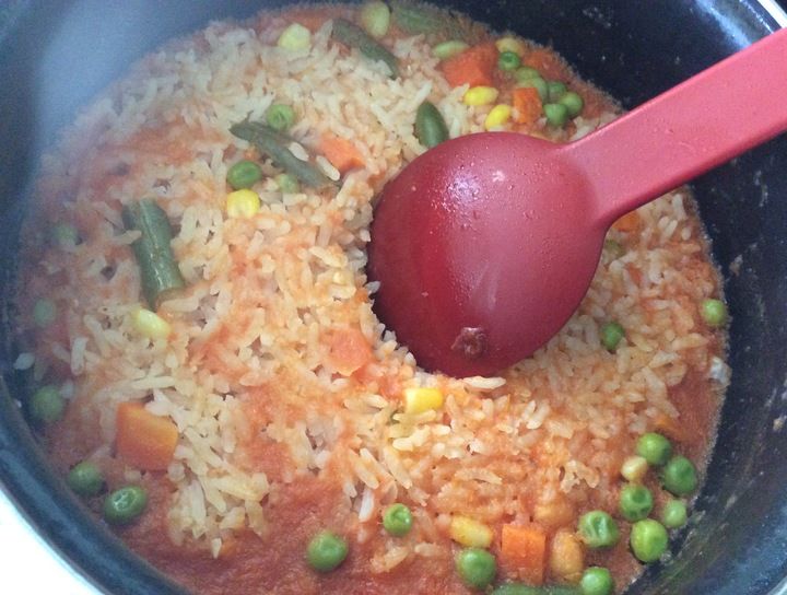 Arroz rojo con verduras
