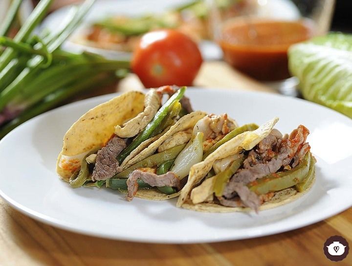 Tacos de carnes mixtas con nopales