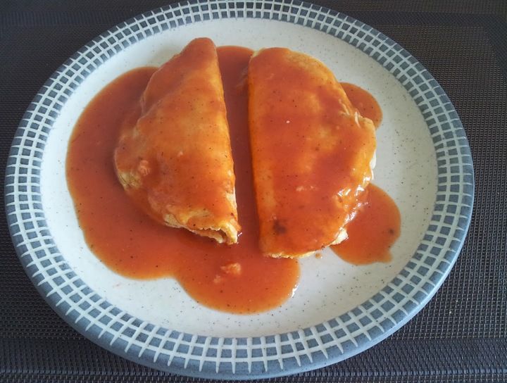 Peneques en caldillo de jitomate