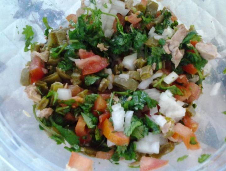 Ensalada de nopal y atún
