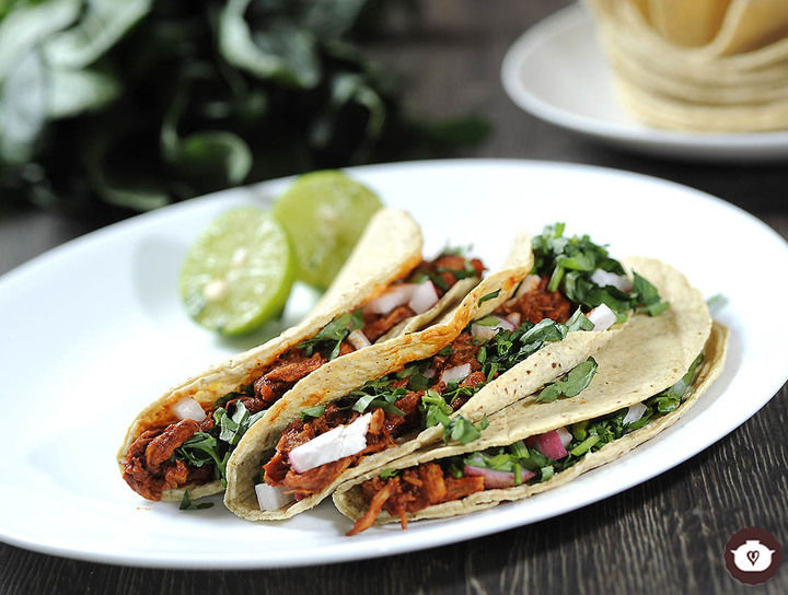 Tacos de carne adobada