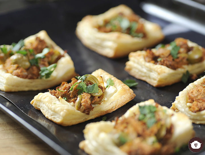 Tostaditas de hojaldre con atún y queso