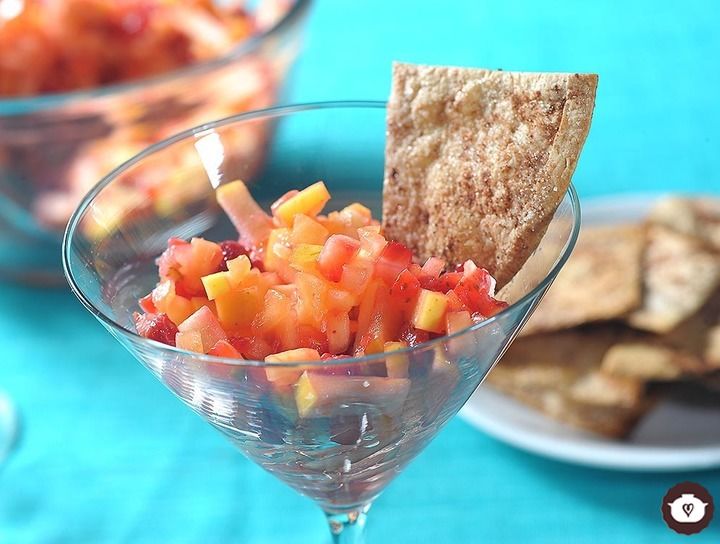 Ensalada de fruta con crujiente de canela
