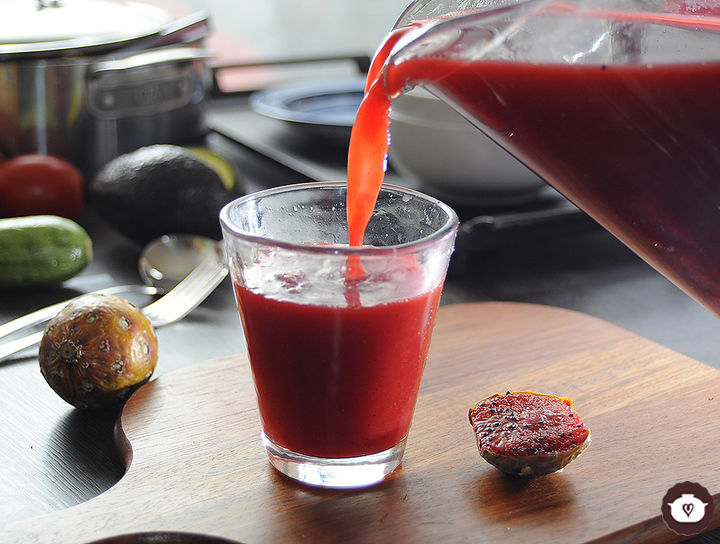 Agua de pitaya con nopal