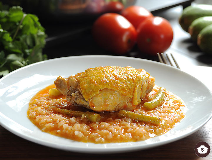 Pollo con arroz rojo
