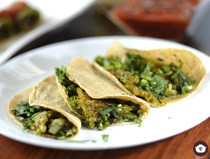 Tacos de chicharrón con poblano
