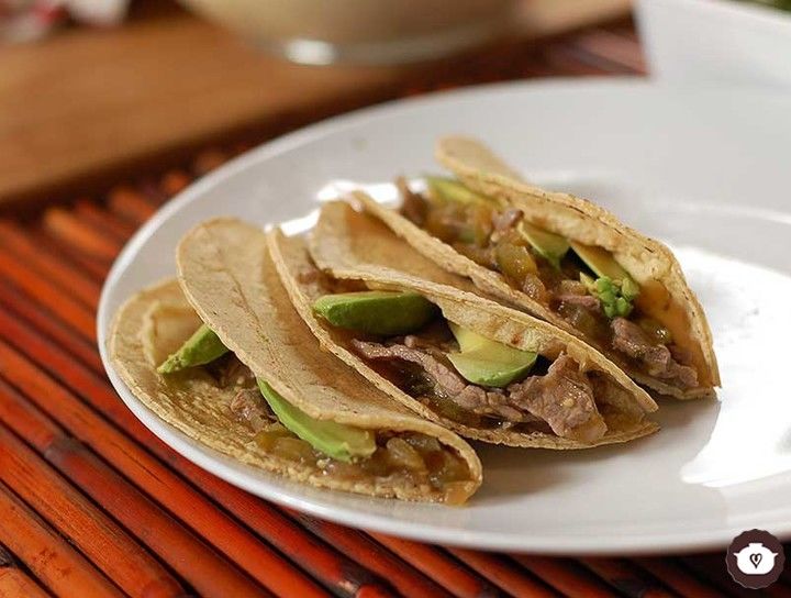Tacos de res al tomatillo