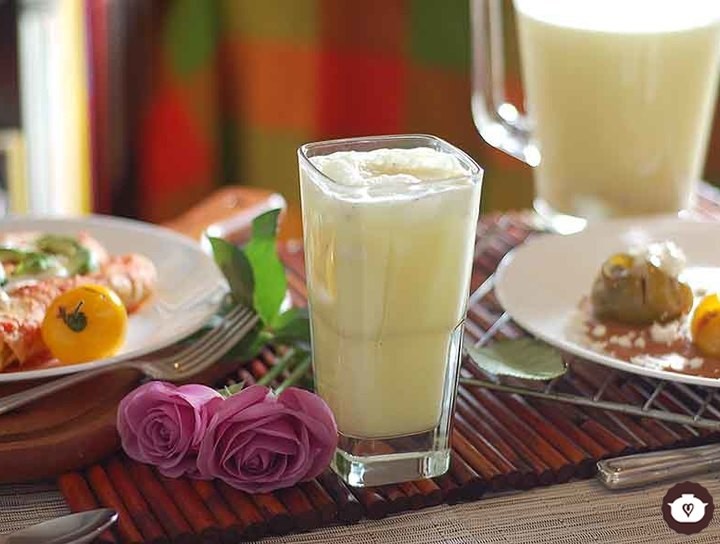 Agua fresca de coco con piña