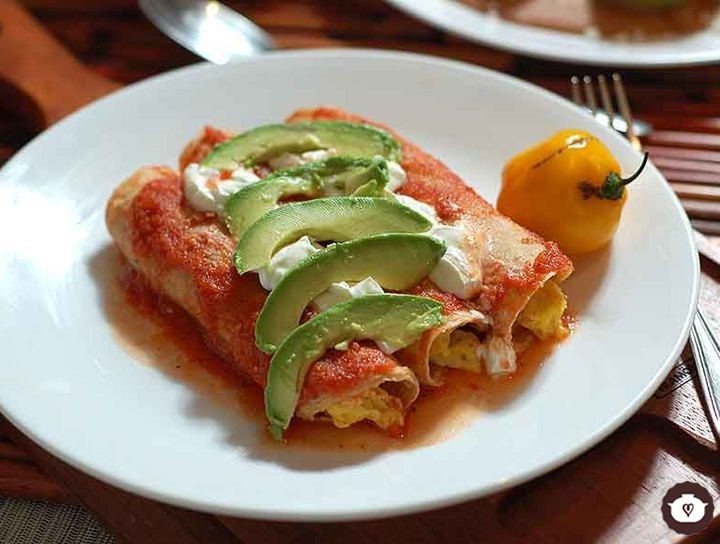 Entomatadas rellenas de huevo