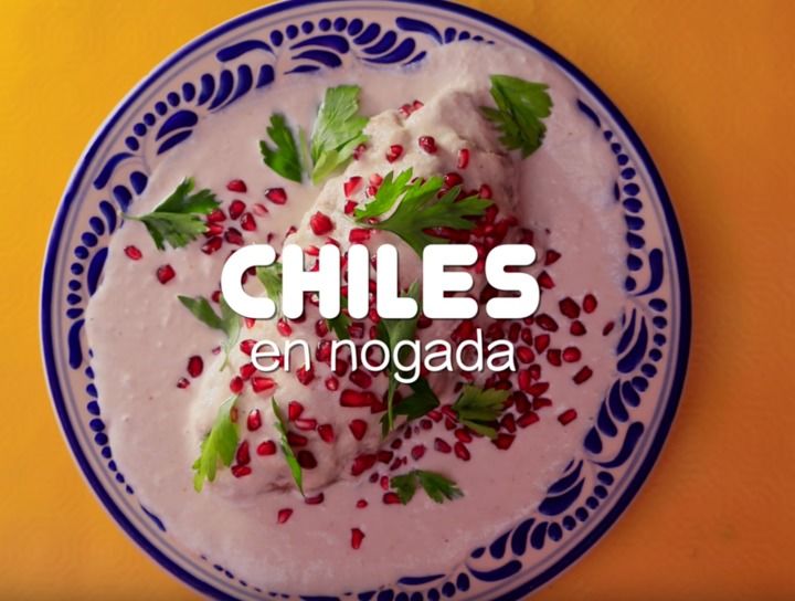 Chiles en Nogada por Mesón de la Sacristía y Pornocomida