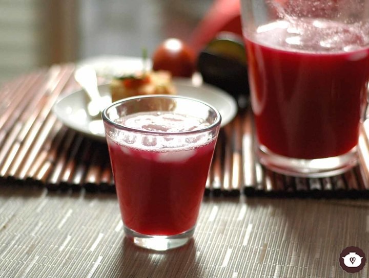 Agua de manzana con betabel
