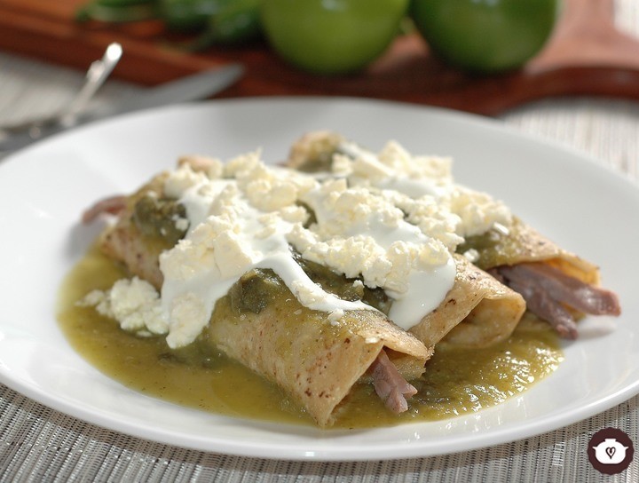 Enchiladas verdes de cecina