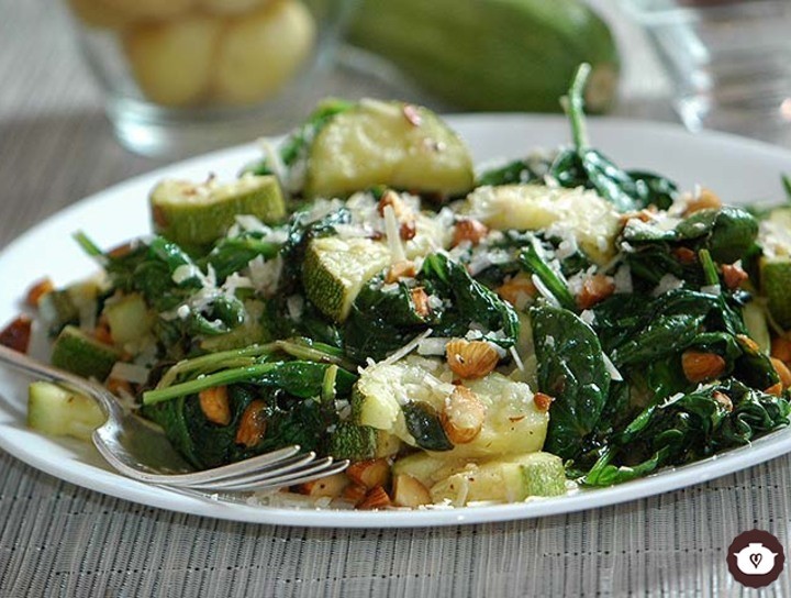 Ensalada tibia de calabacitas con espinacas