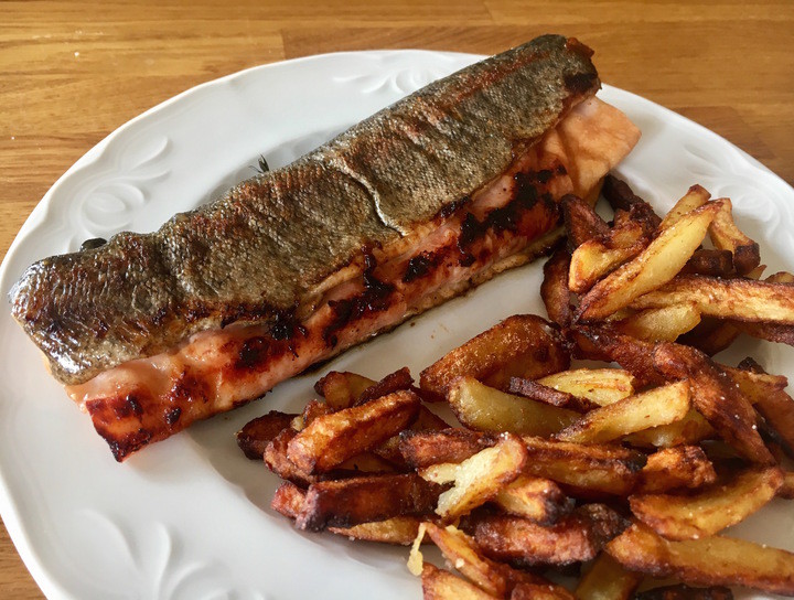 Trucha con jamón, jitomate y queso