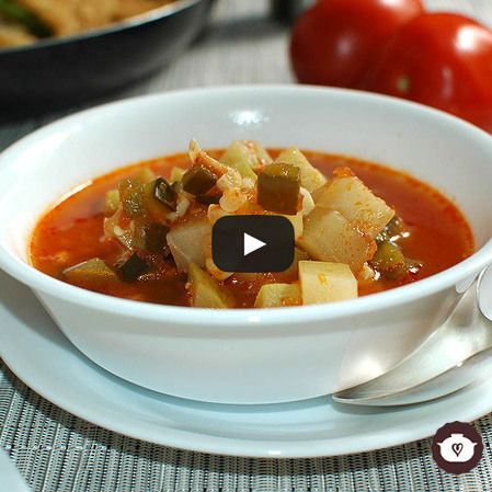 Caldo de chayotes con poblano