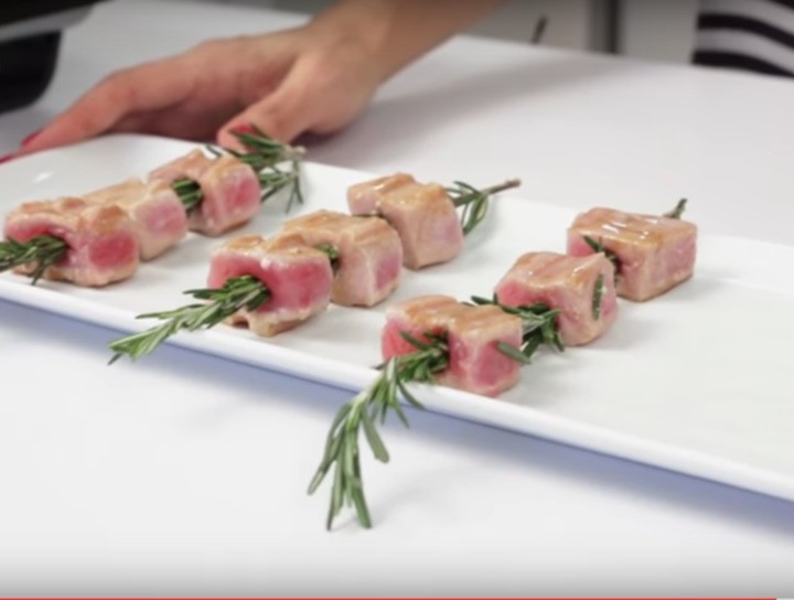 Brochetas de atún con eneldo