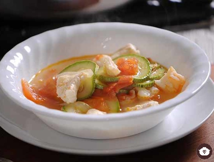 Sopa de pescado y camarón