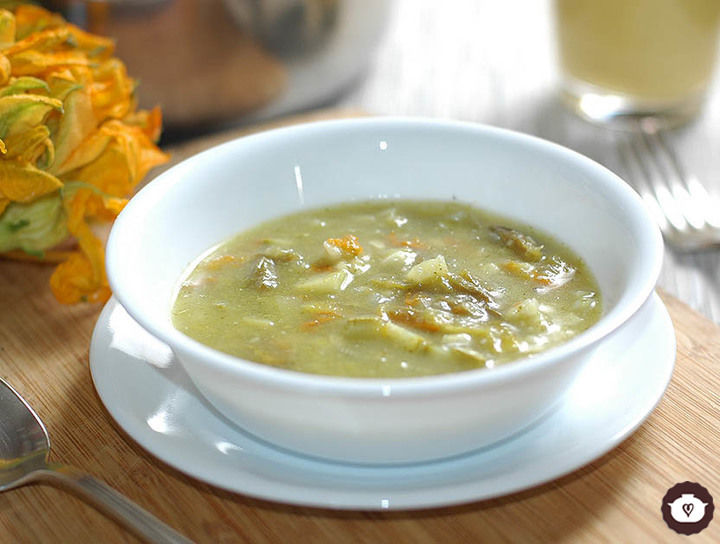 Sopa verde de flor de calabaza