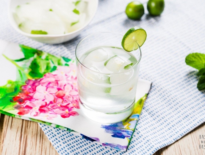 Limonada con menta y jengibre