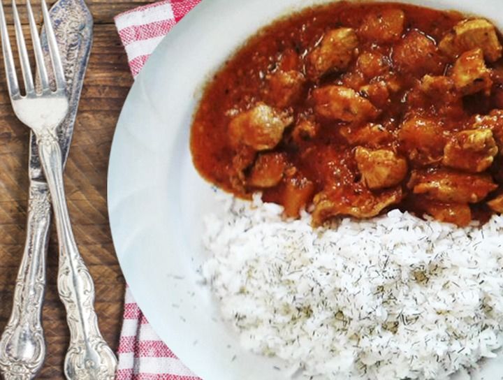 Pollo al Curry en Salsa de Pimientos del Piquillo