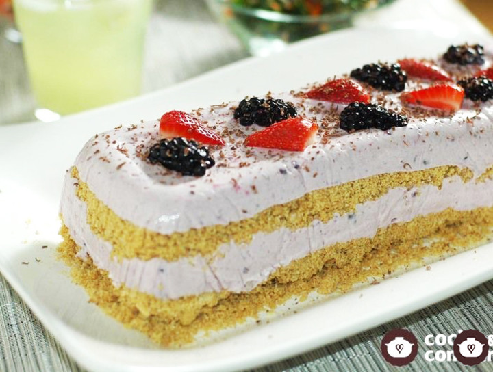 Postre de zarzamoras con fresas