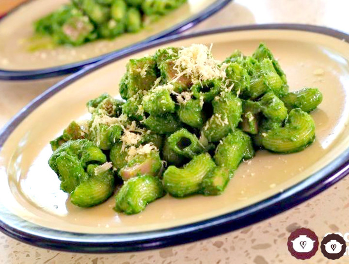 Coditos verdes con jamón