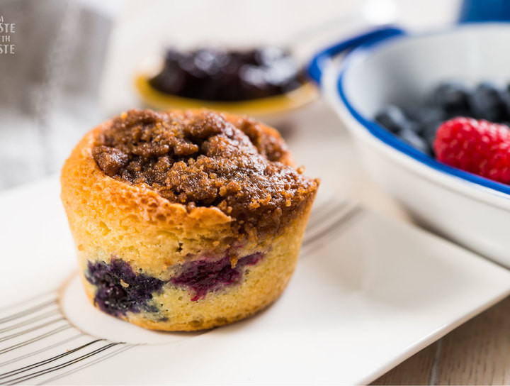 Muffins de plátano y frutos rojos